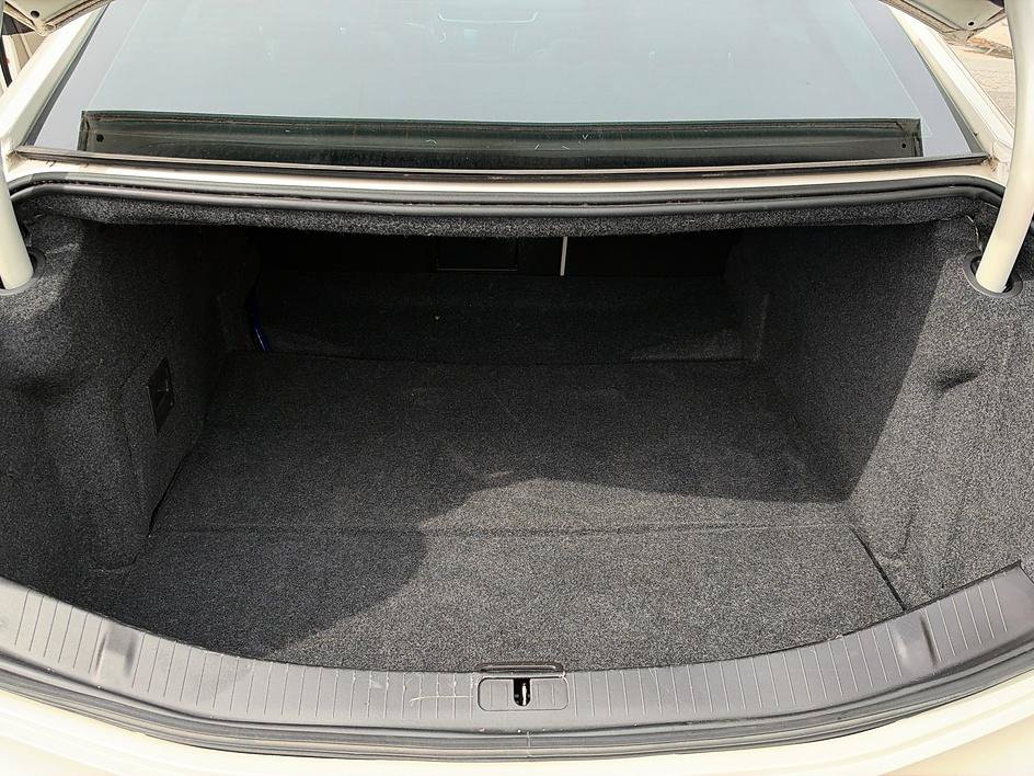 Used 2013 Cadillac XTS Luxury w/ Driver Awareness Package FWD image 10