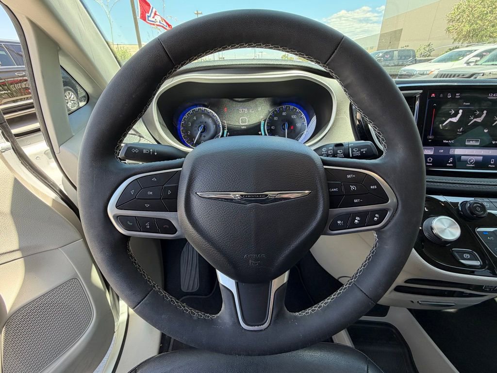 Used 2022 Chrysler Pacifica Touring-L FWD image 15