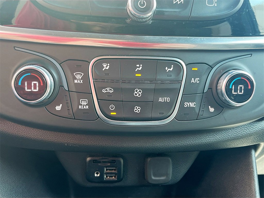 Used 2023 Chevrolet Traverse RS image 16