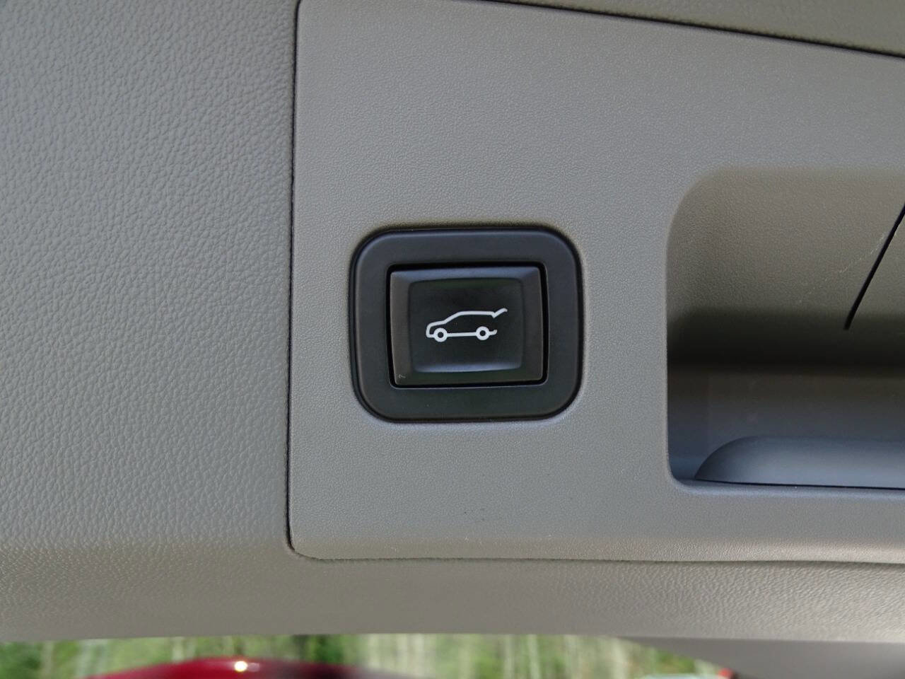 Used 2017 Cadillac XT5 Luxury image 38