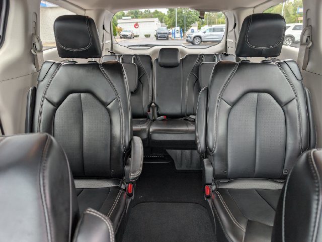 Used 2024 Chrysler Pacifica Touring-L FWD image 16