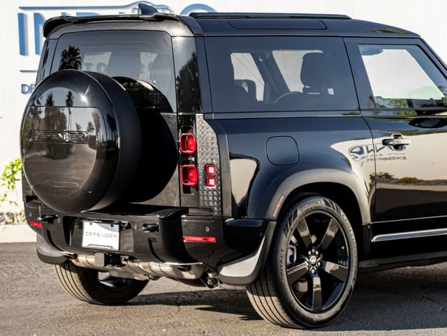 Used 2025 Land Rover Defender 90 X-Dynamic SE image 10