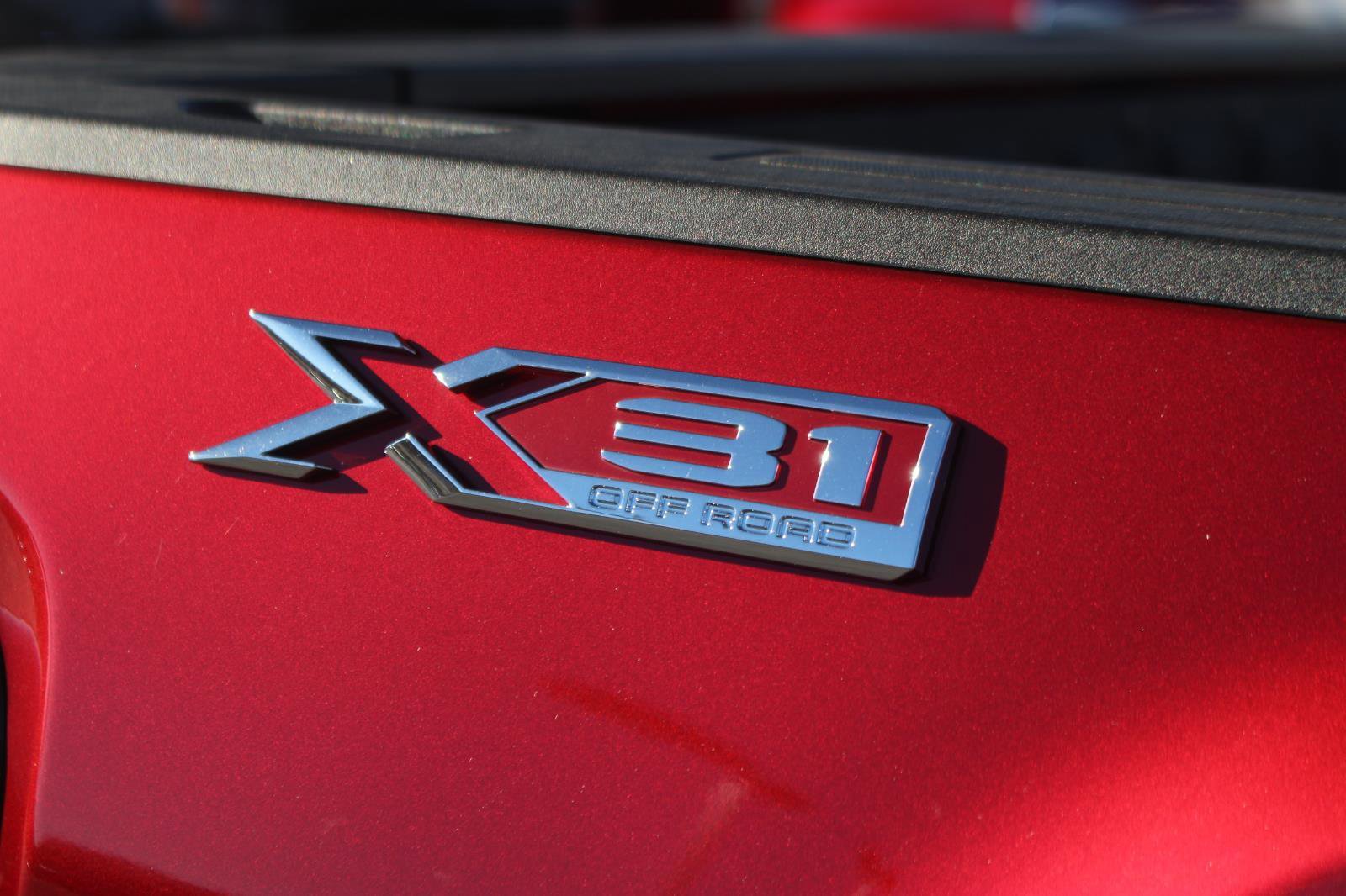 New 2025 GMC Sierra 2500 SLT w/ SLT Premium Package image 12