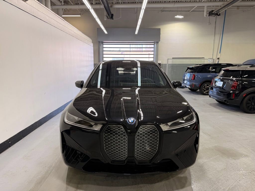 Used 2023 BMW iX xDrive50 w/ Premium Package AWD/4WD image 8