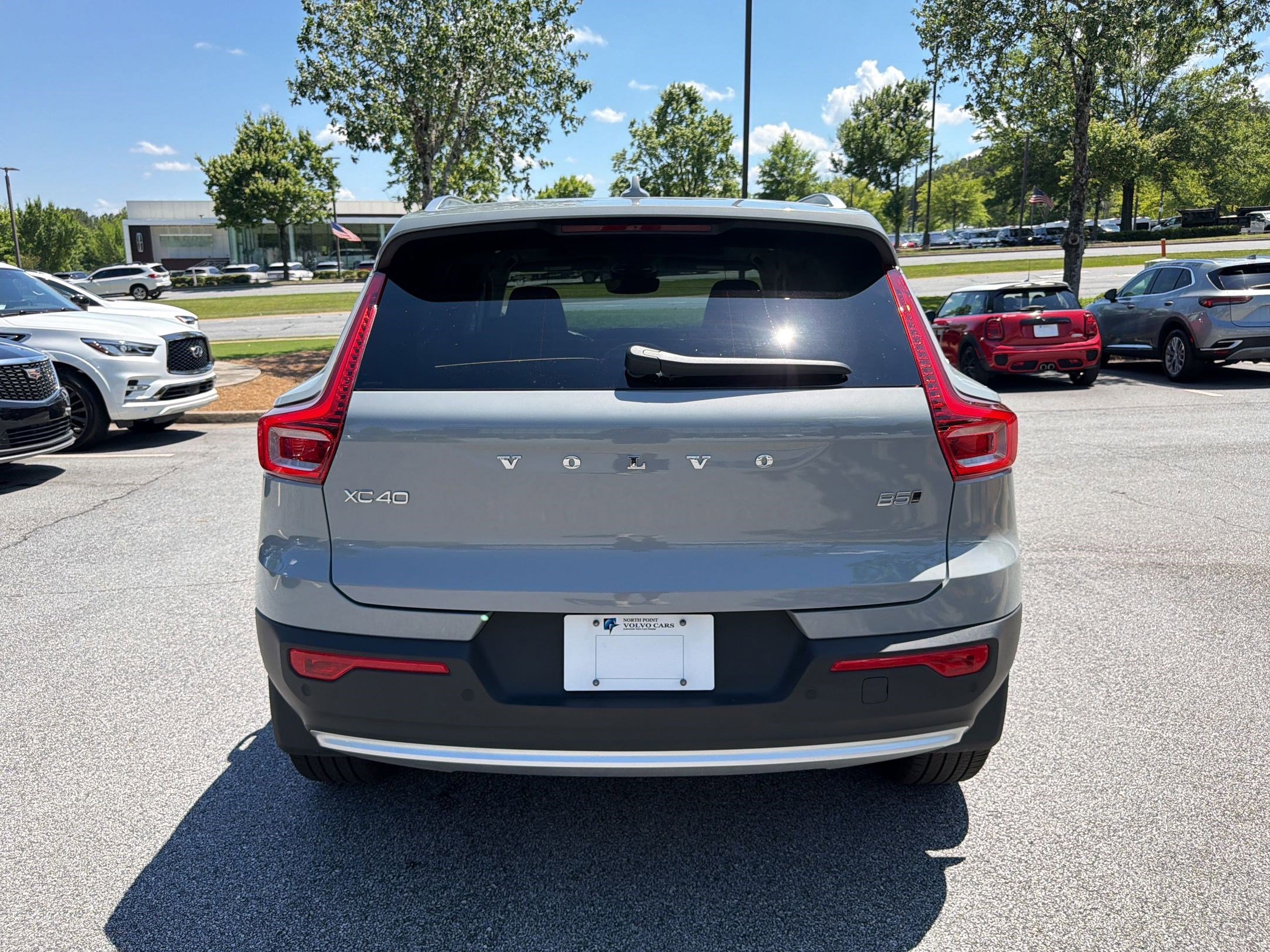 Used 2024 Volvo XC40 B5 Plus w/ Protection Package Premier AWD/4WD image 10