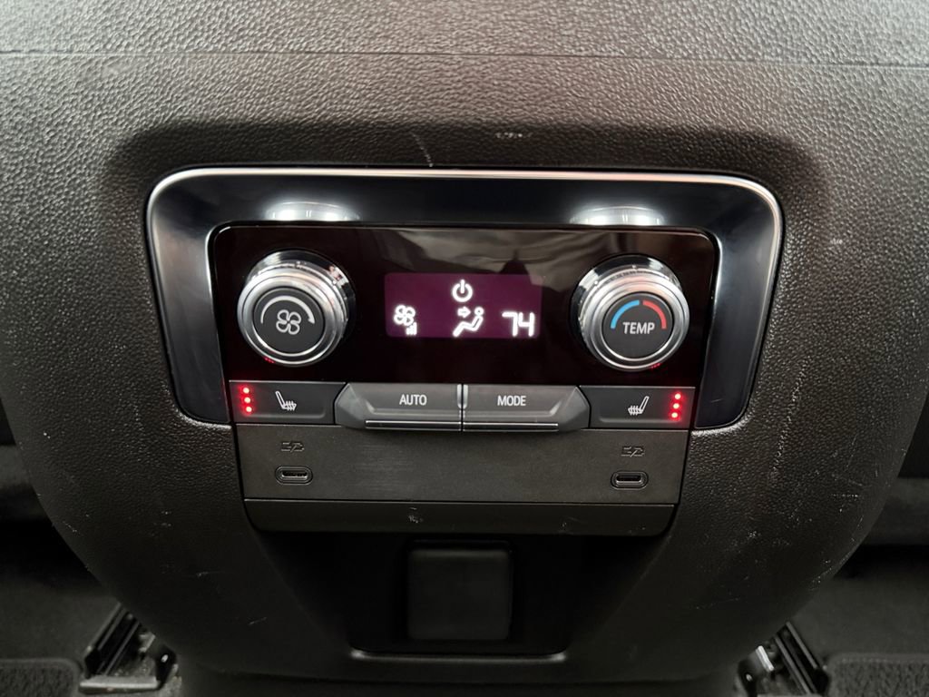 Used 2025 GMC Yukon Denali image 32