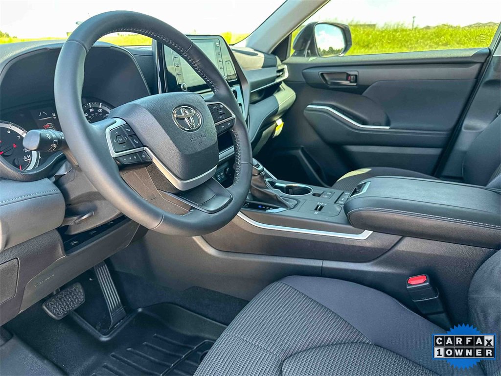 Used 2022 Toyota Highlander LE image 12