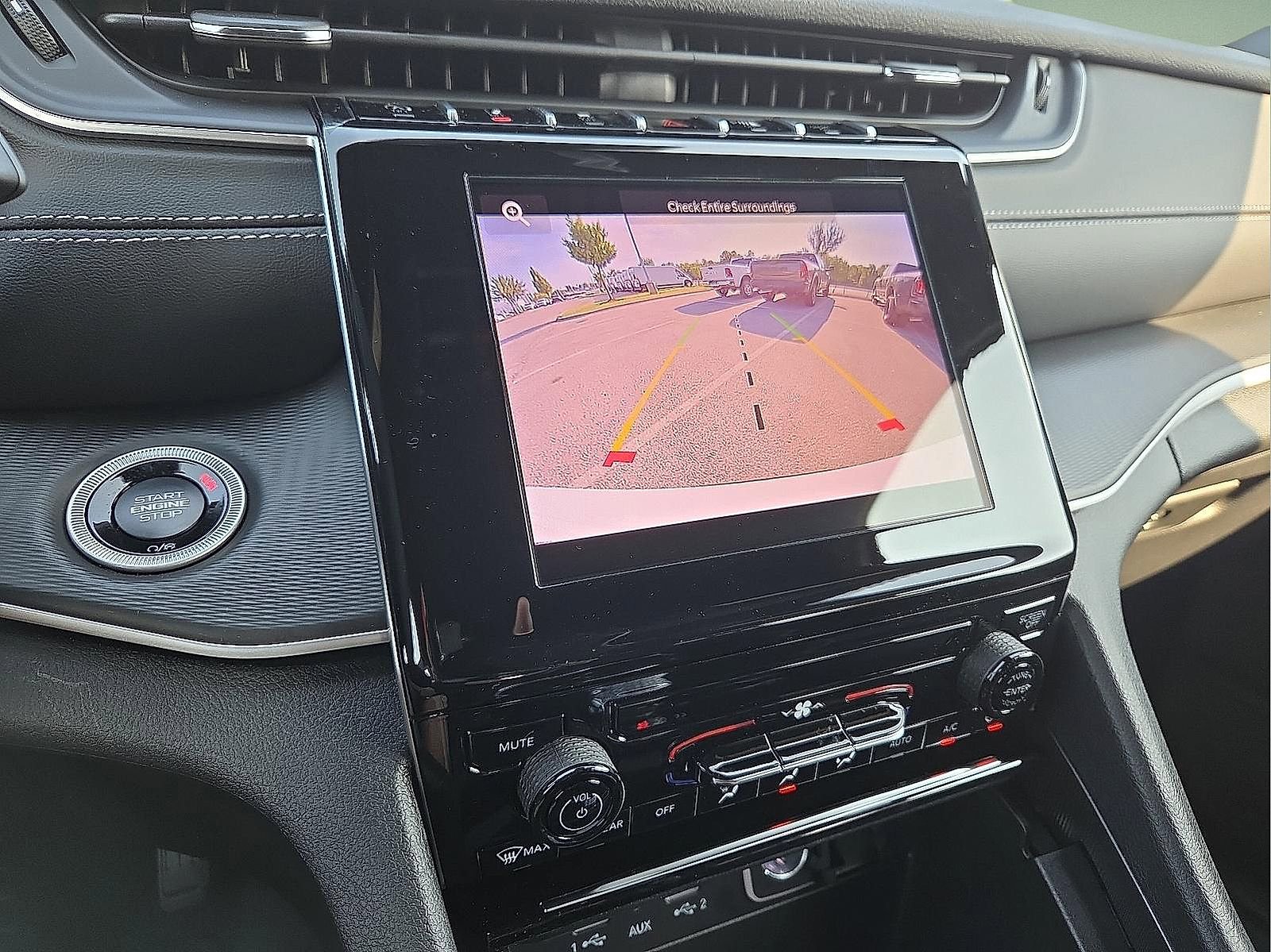 Used 2025 Jeep Grand Cherokee L Laredo image 18