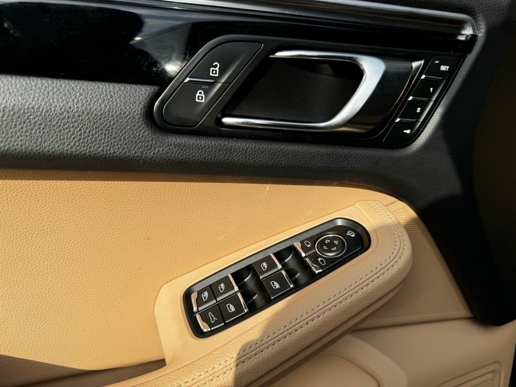 Used 2024 Porsche Macan image 9
