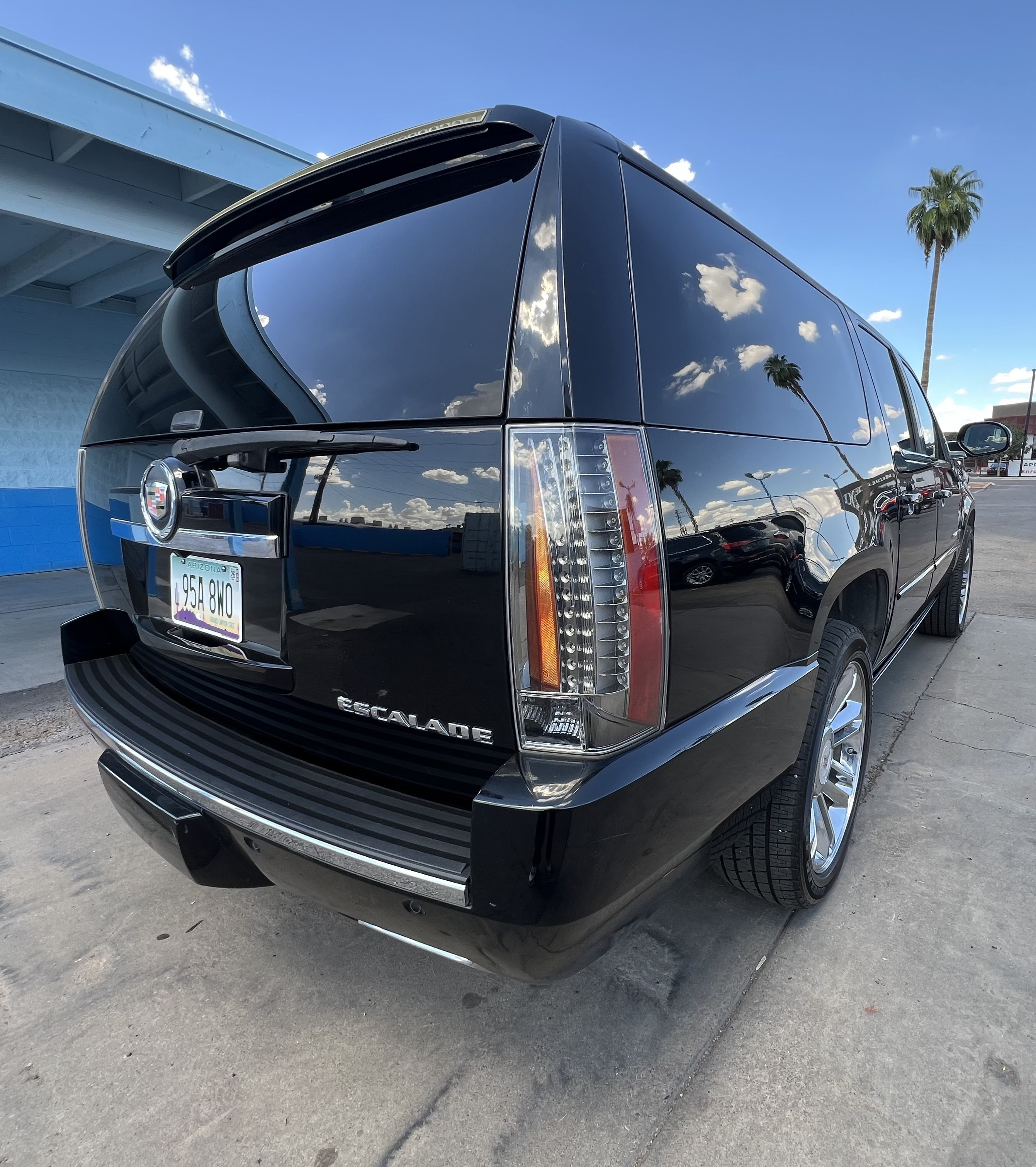 Used 2013 Cadillac Escalade ESV Premium AWD/4WD image 3