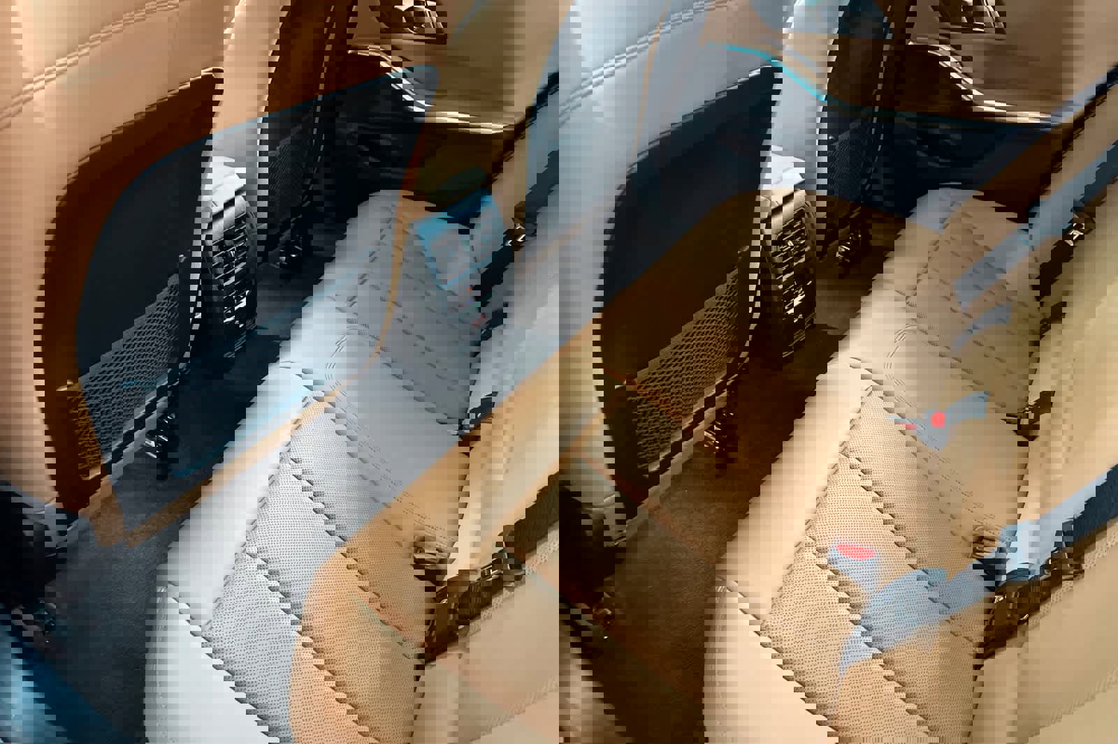 Used 2023 BMW 330e xDrive 330e xDrive w/ Driving Assistance Package image 4