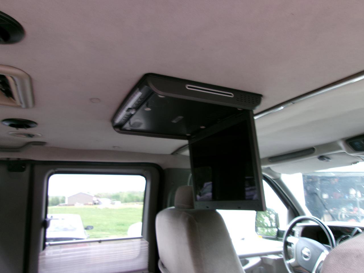Used 2008 GMC Savana 1500 w/ Preferred Equipment Group RWD image 2