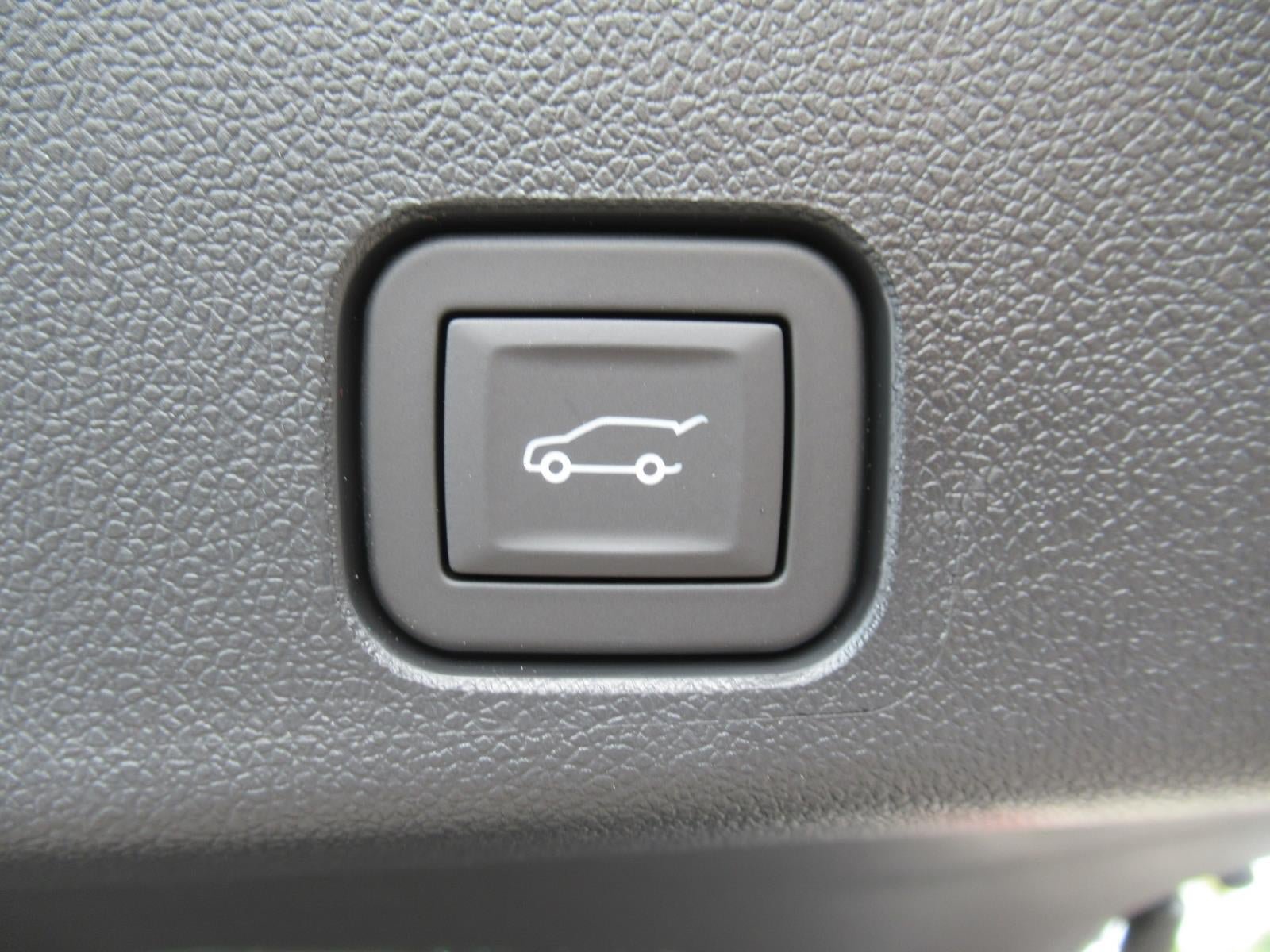 New 2027 Chevrolet Traverse LT w/ Driver Confidence Package FWD image 38