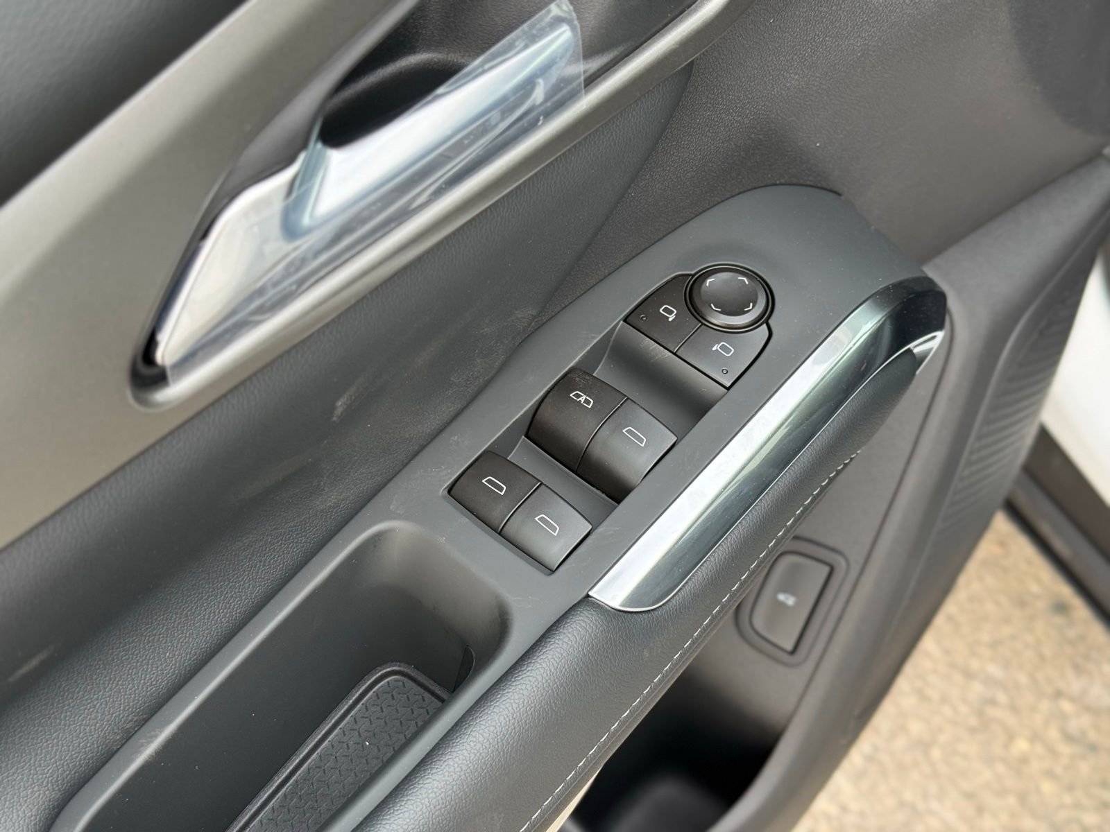 New 2026 Chevrolet Traverse LT image 13