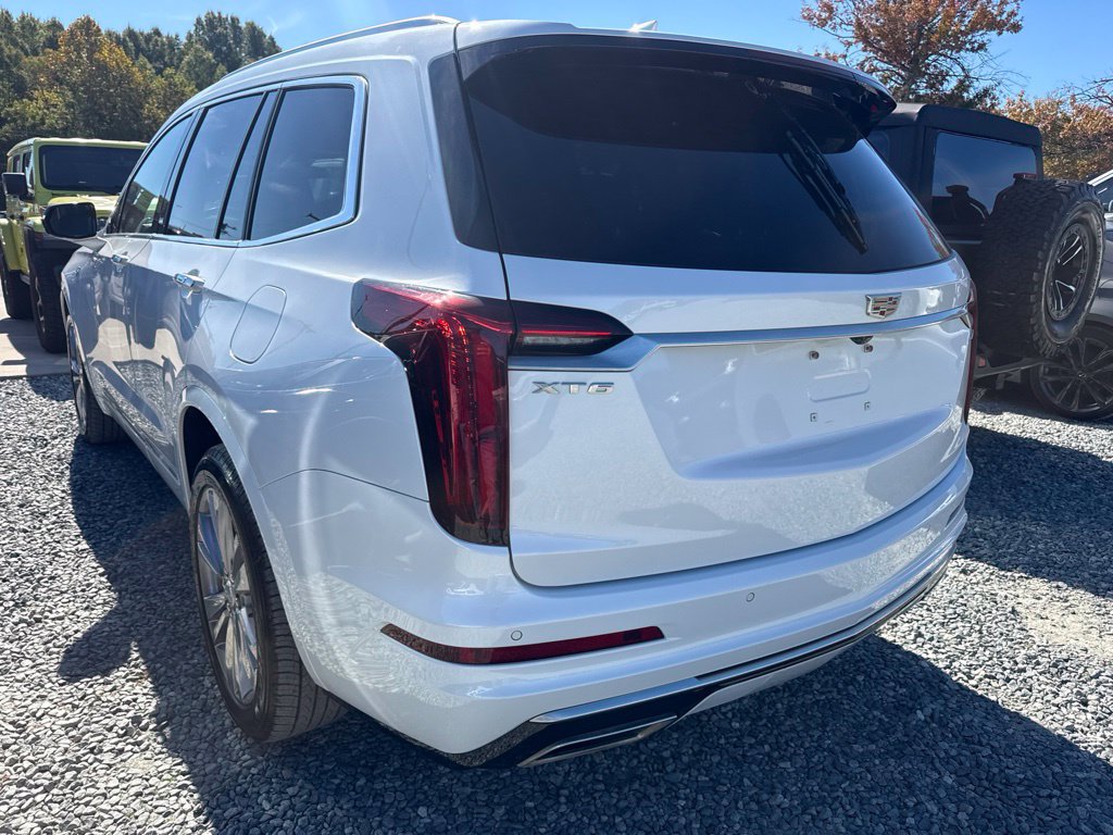 Used 2023 Cadillac XT6 Premium Luxury w/ LPO, Floor Liner Package FWD image 4