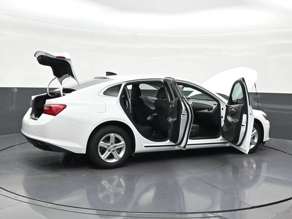 Used 2024 Chevrolet Malibu LS FWD image 31