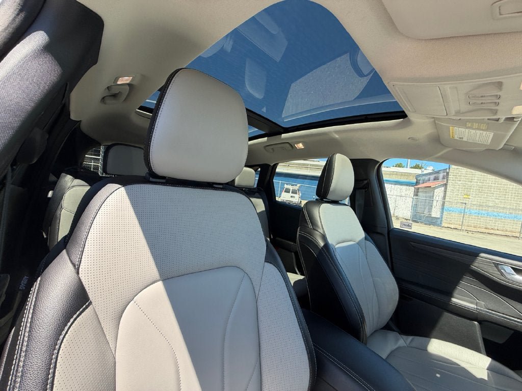 Used 2025 Ford Escape SE w/ PHEV Premium Package FWD image 28