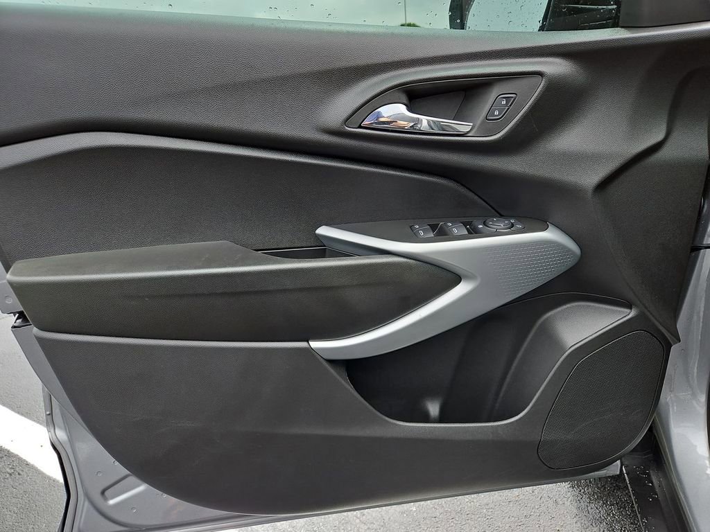 Certified 2025 Chevrolet Trax RS w/ Sunroof Package image 22