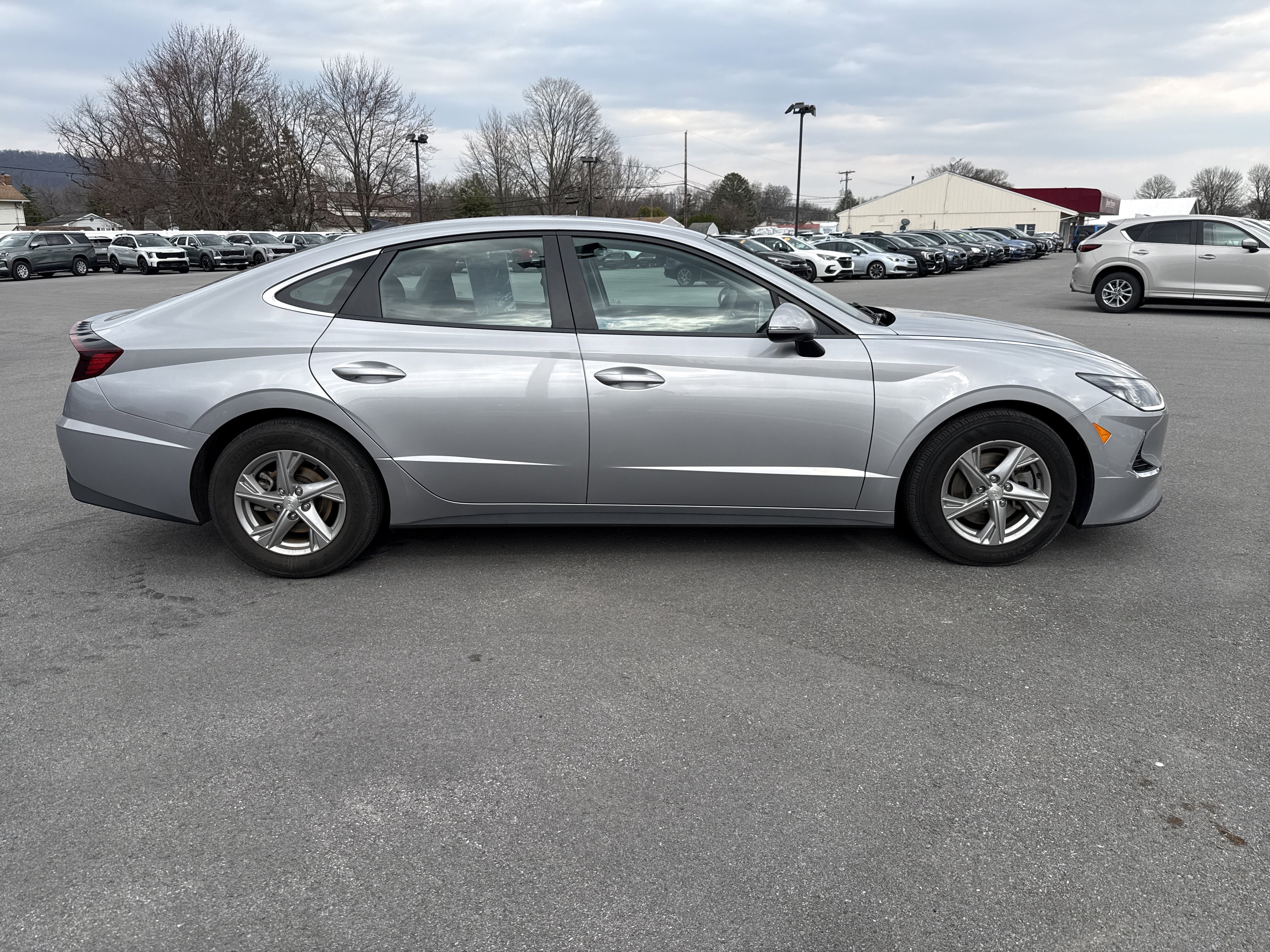Used 2023 Hyundai Sonata SE image 2