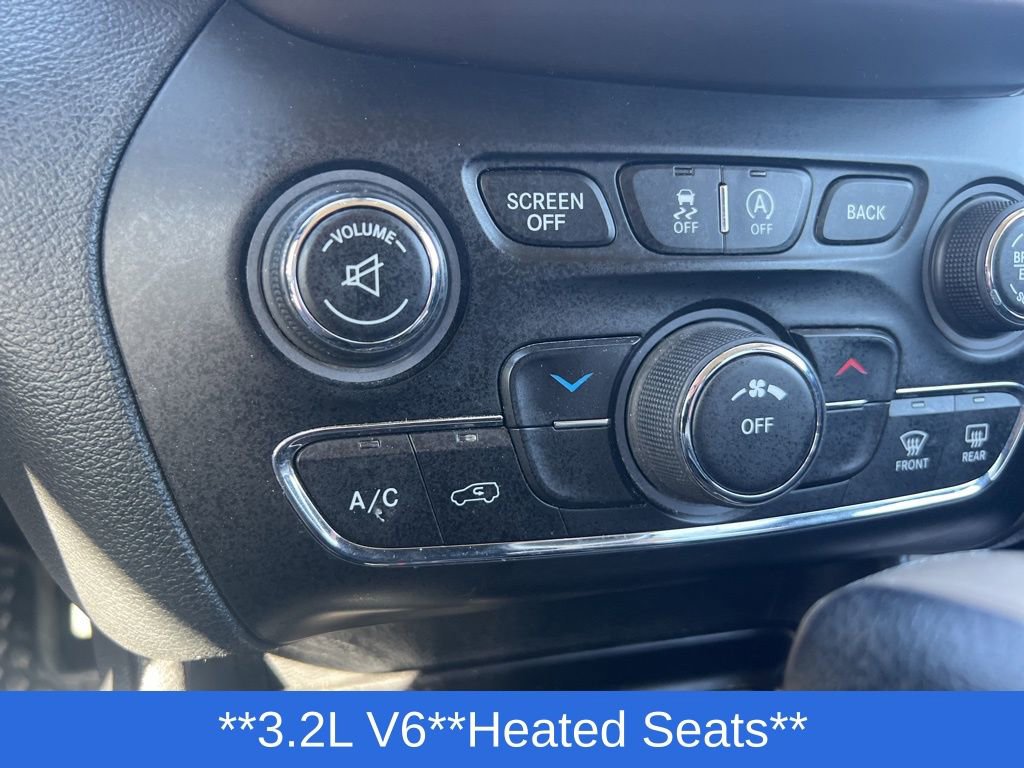 Used 2016 Jeep Cherokee Latitude w/ Cold Weather Group image 18