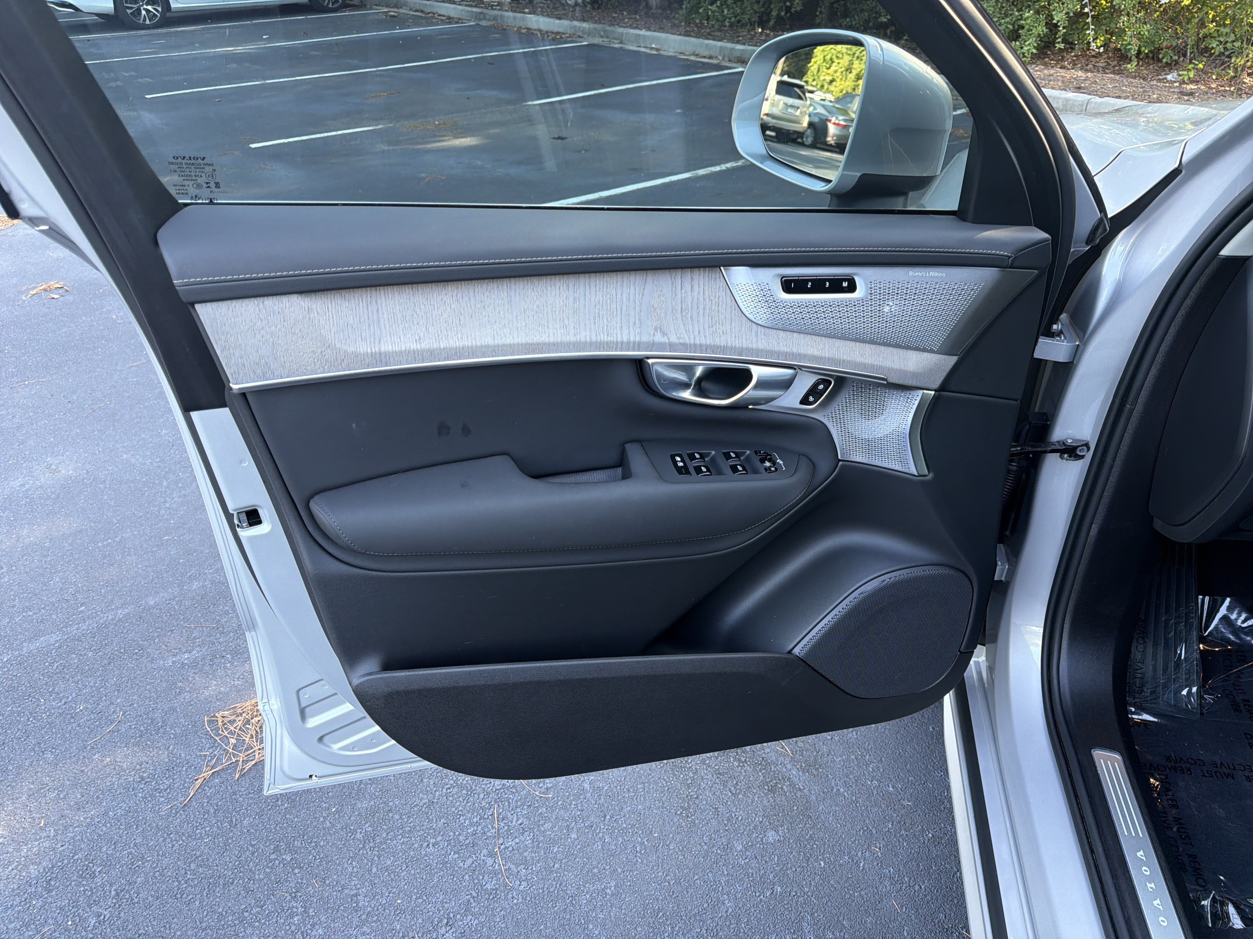 Used 2025 Volvo XC90 B6 Ultra w/ Protection Package Premier AWD/4WD image 14