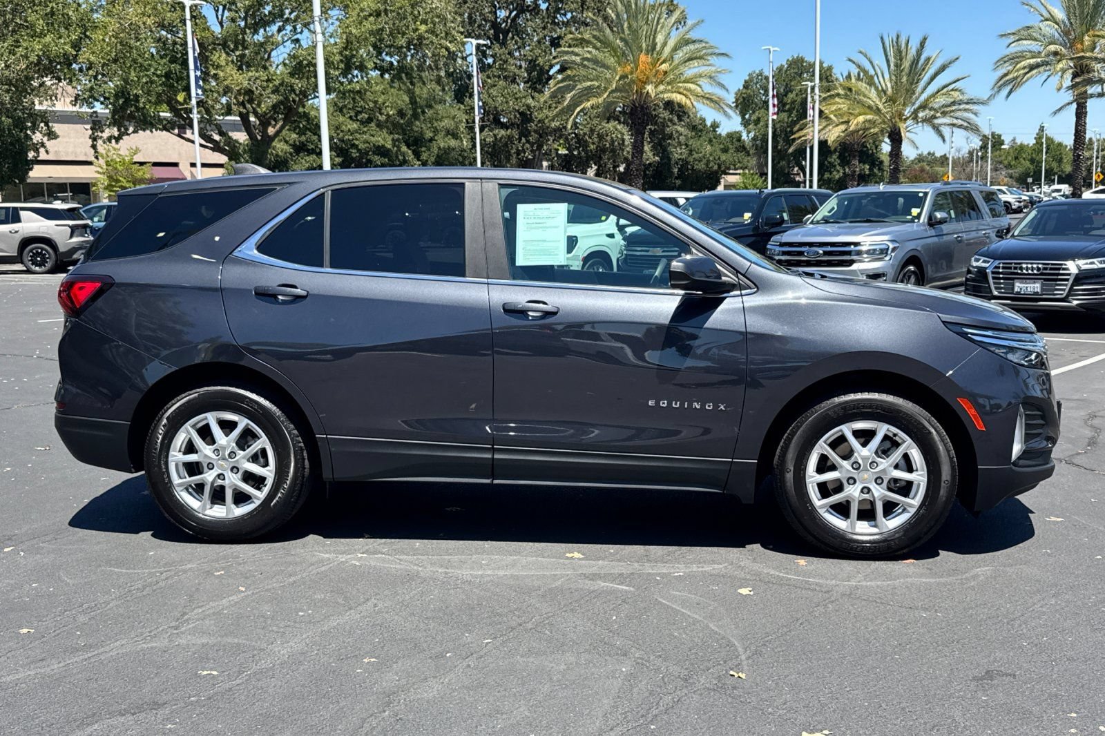 Used 2022 Chevrolet Equinox LT FWD image 2