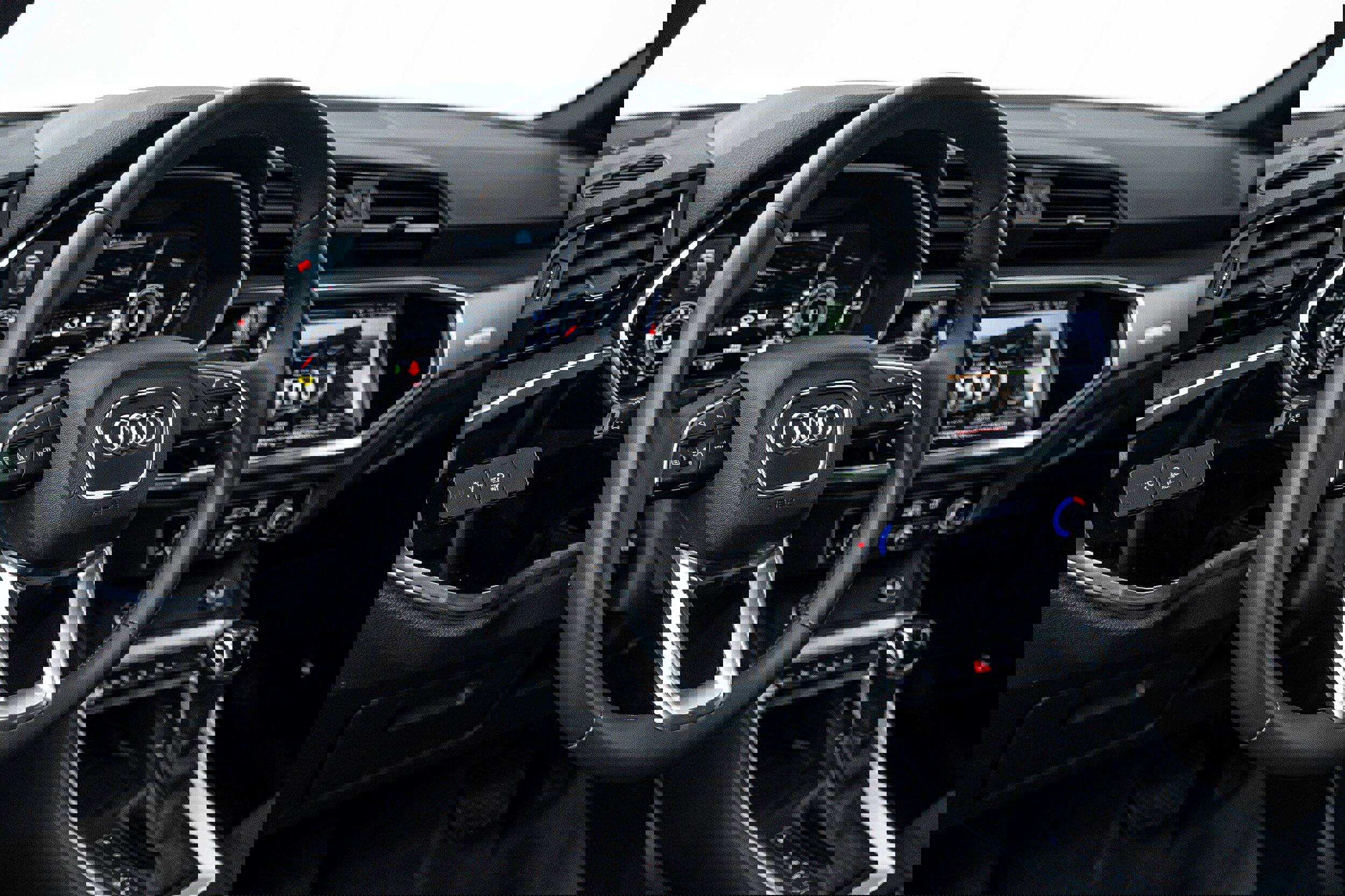 Certified 2025 Audi Q3 2.0T Premium Plus w/ Premium Plus Package AWD/4WD image 9