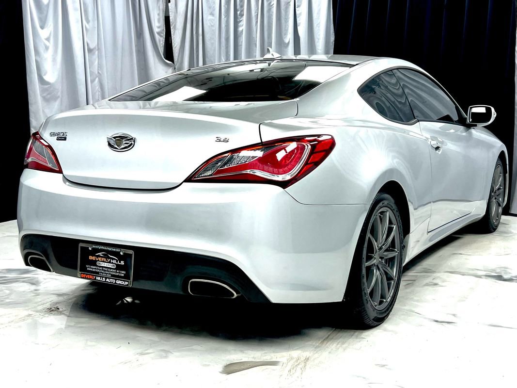 Used 2015 Hyundai Genesis 3.8 image 8