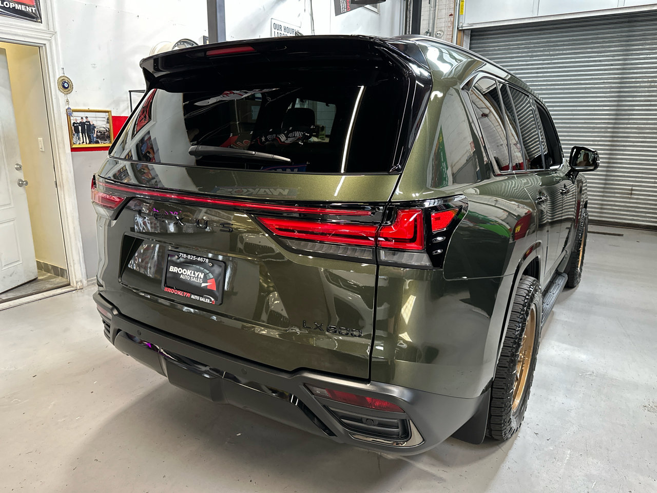 Used 2024 Lexus LX 600 4WD w/ Luxury Package image 6