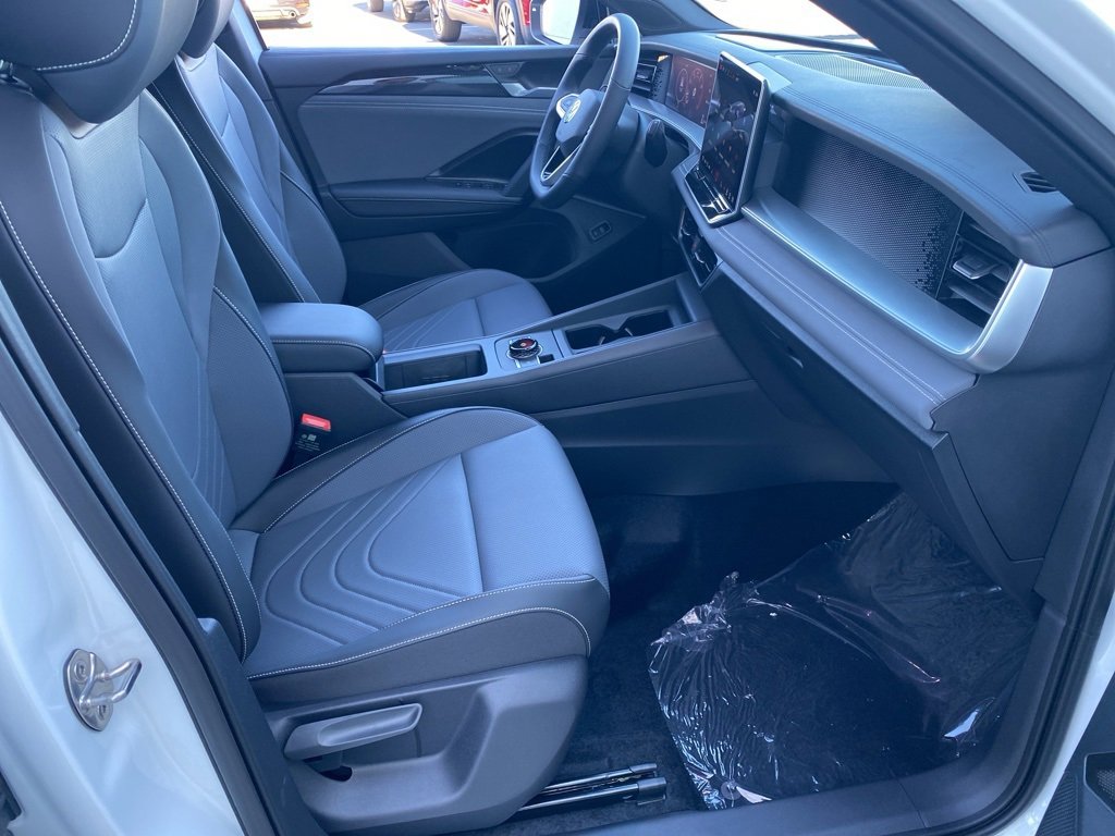 New 2026 Volkswagen Tiguan SE R-Line image 22