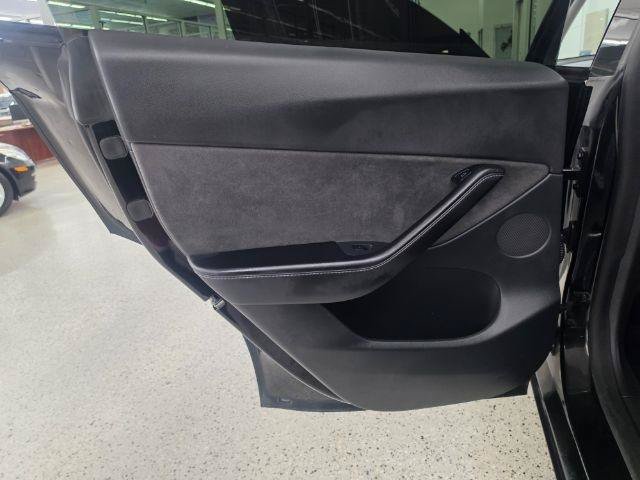 Used 2021 Tesla Model Y Long Range AWD/4WD image 25