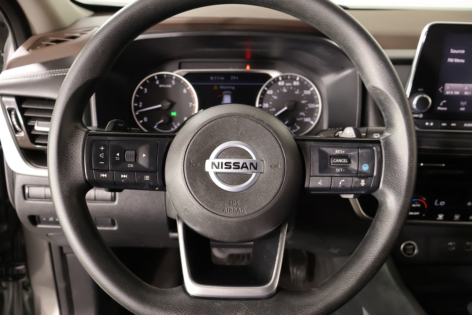 Used 2021 Nissan Rogue SV image 3