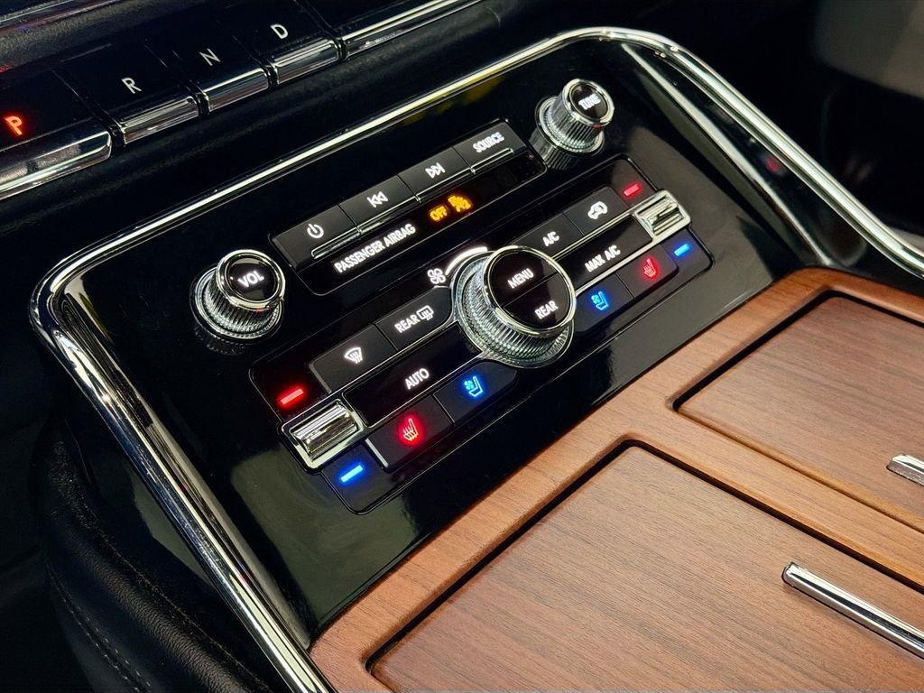 Used 2019 Lincoln Navigator Reserve image 16