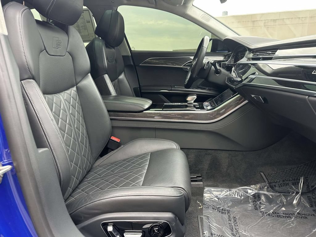 Used 2022 Audi S8 w/ S8 Comfort Plus Package AWD/4WD image 7