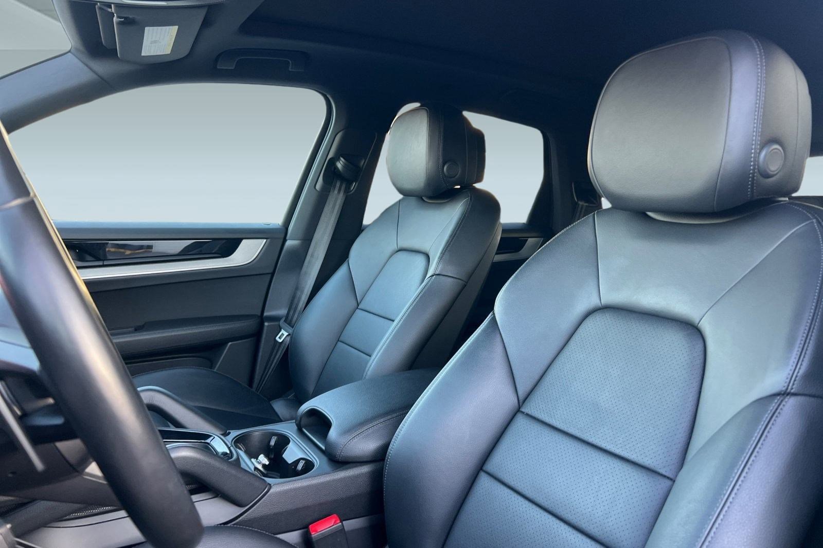 Used 2024 Porsche Cayenne image 21