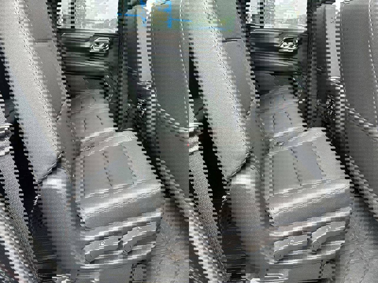 Used 2023 Chevrolet Tahoe Z71 w/ Z71 Off-Road Package image 23