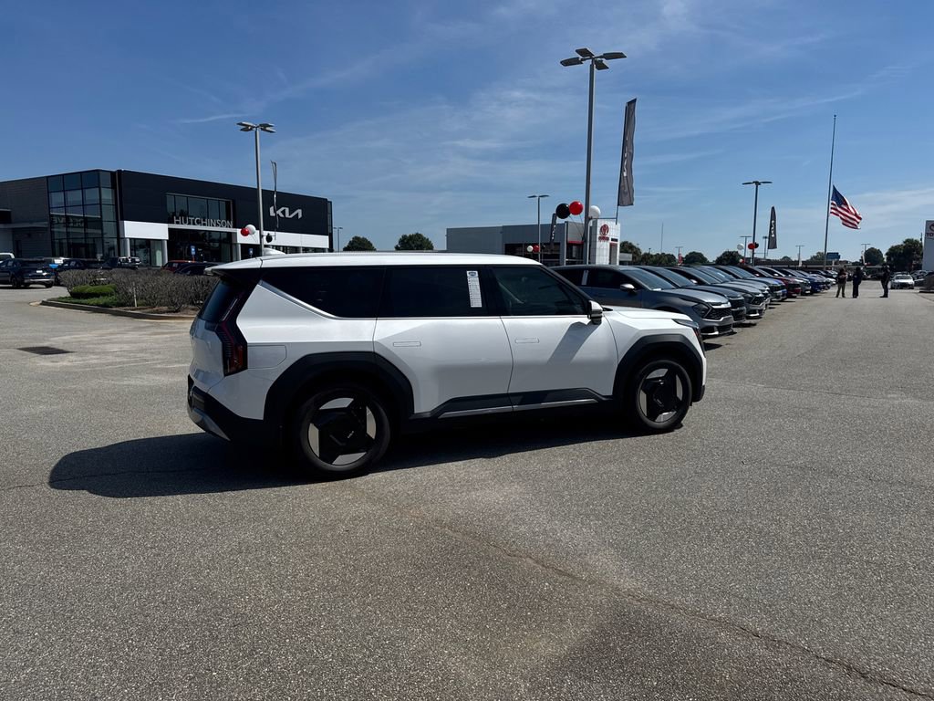 New 2024 Kia EV9 Light RWD image 3