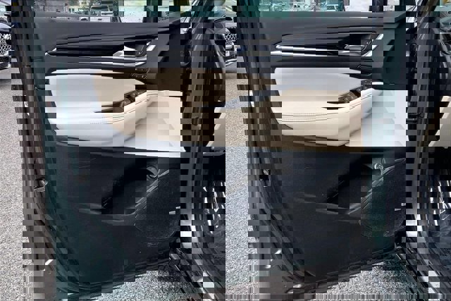 Used 2022 Buick Enclave Premium w/ Surround and Sites Package AWD/4WD image 22