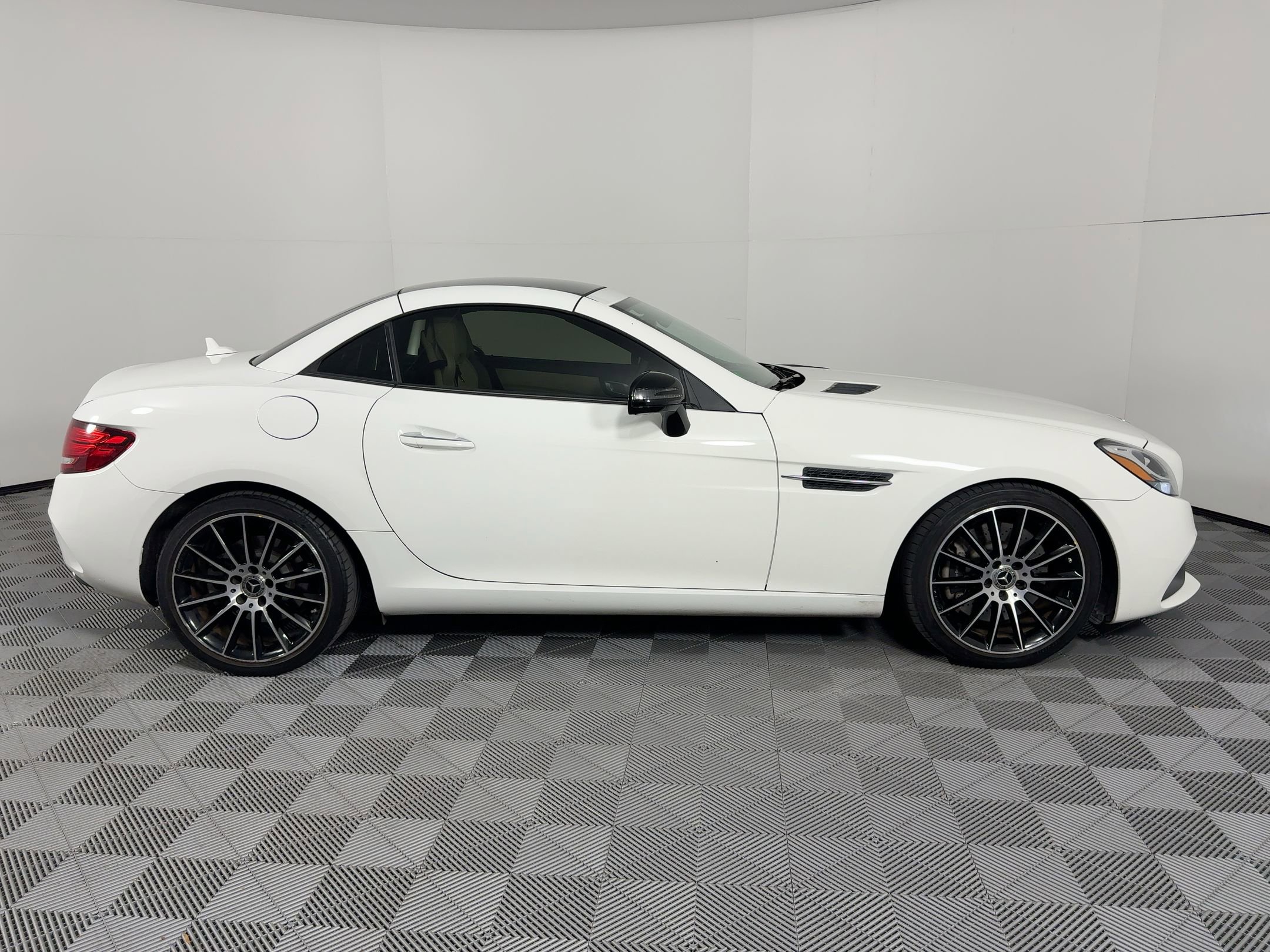 Used 2020 Mercedes-Benz SLC 300 image 33