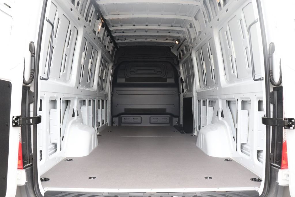 Used 2025 Mercedes-Benz Sprinter 2500 image 17