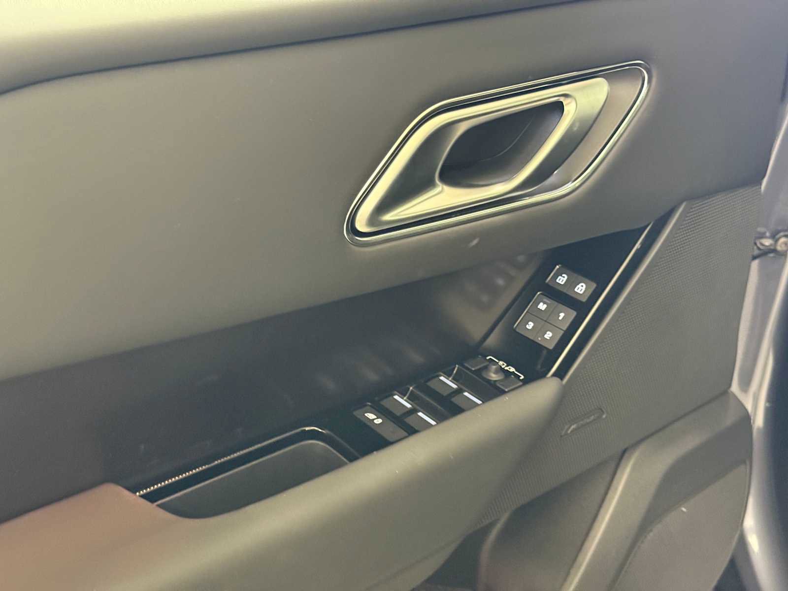Used 2026 Land Rover Range Rover Velar Dynamic SE image 19