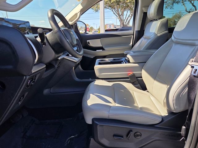 Certified 2025 Ford Expedition Active image 12