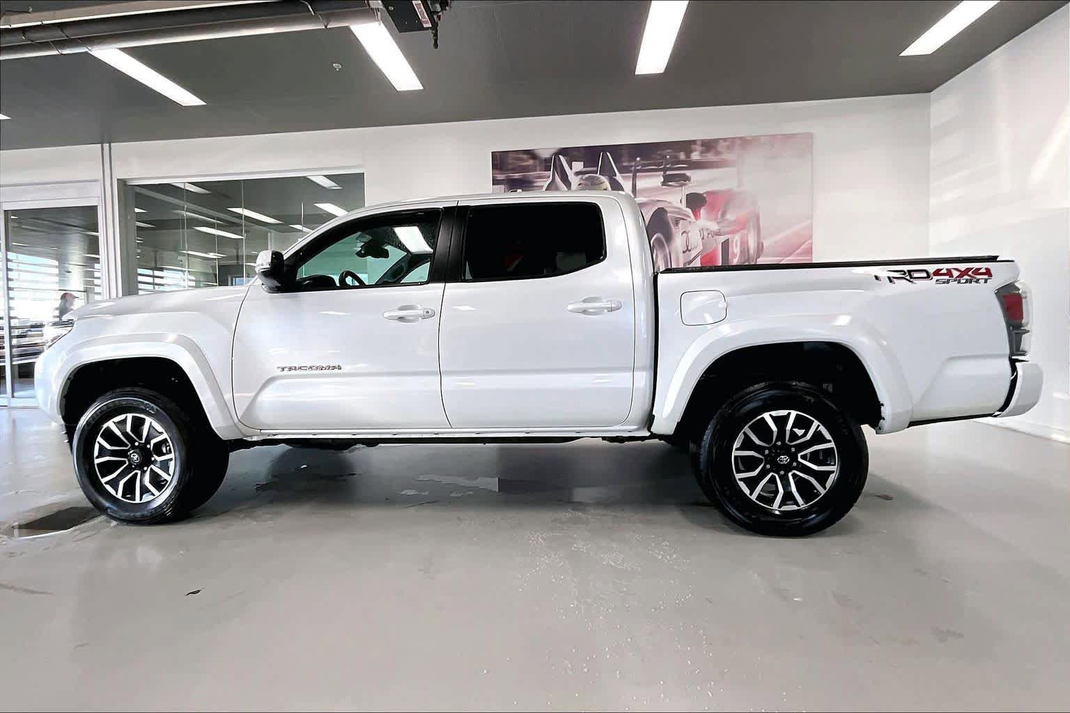 Used 2023 Toyota Tacoma TRD Sport w/ Technology Package image 3