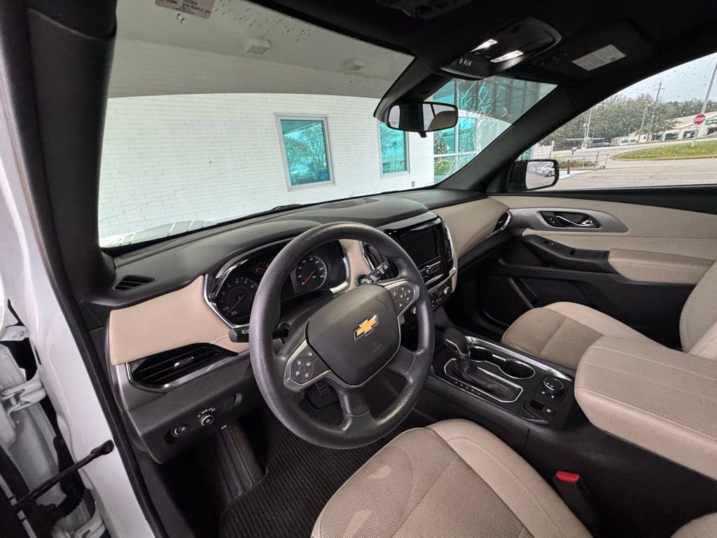 Used 2022 Chevrolet Traverse LS image 13