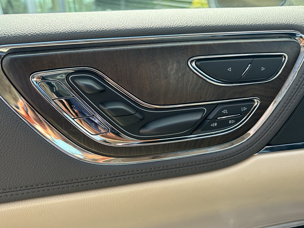 Used 2019 Lincoln Continental Reserve FWD image 23