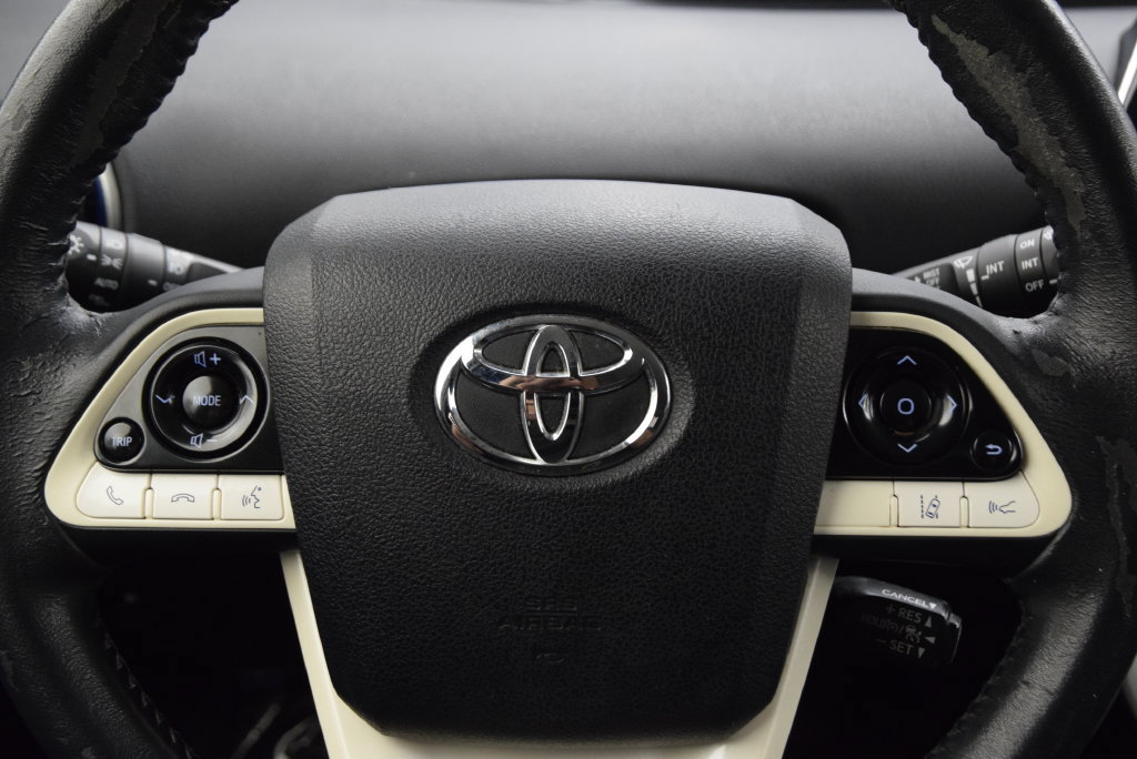 Used 2017 Toyota Prius Three Touring FWD image 21