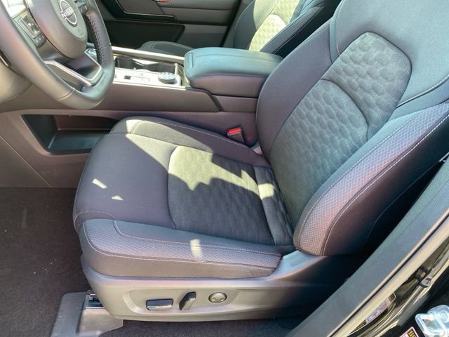 Used 2024 Nissan Pathfinder SV image 16