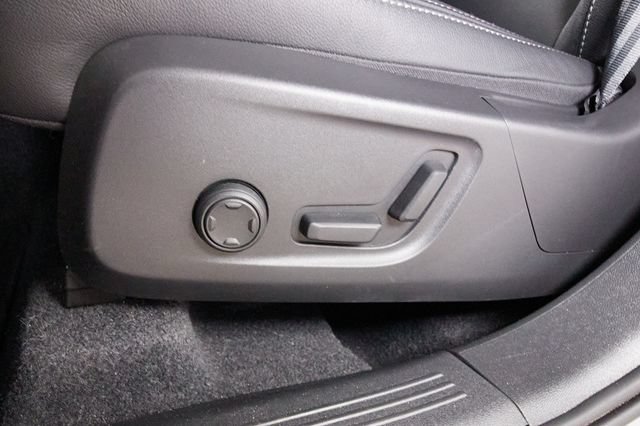 Certified 2026 Volvo XC40 B5 Plus AWD/4WD image 11