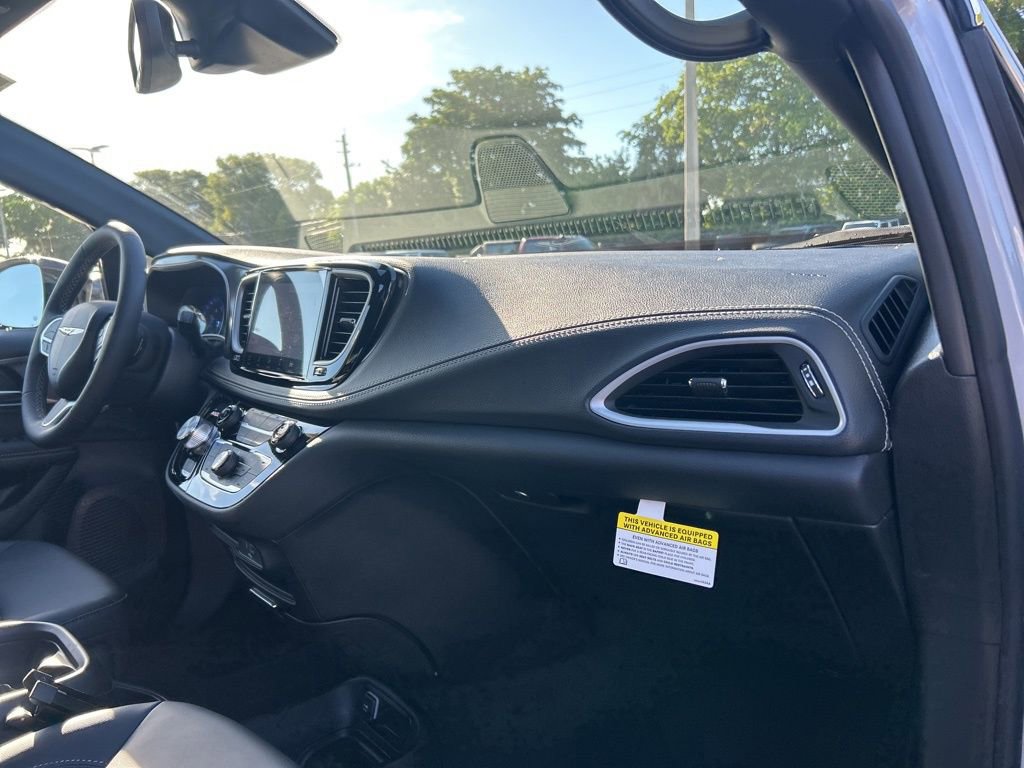 New 2026 Chrysler Pacifica Select image 23