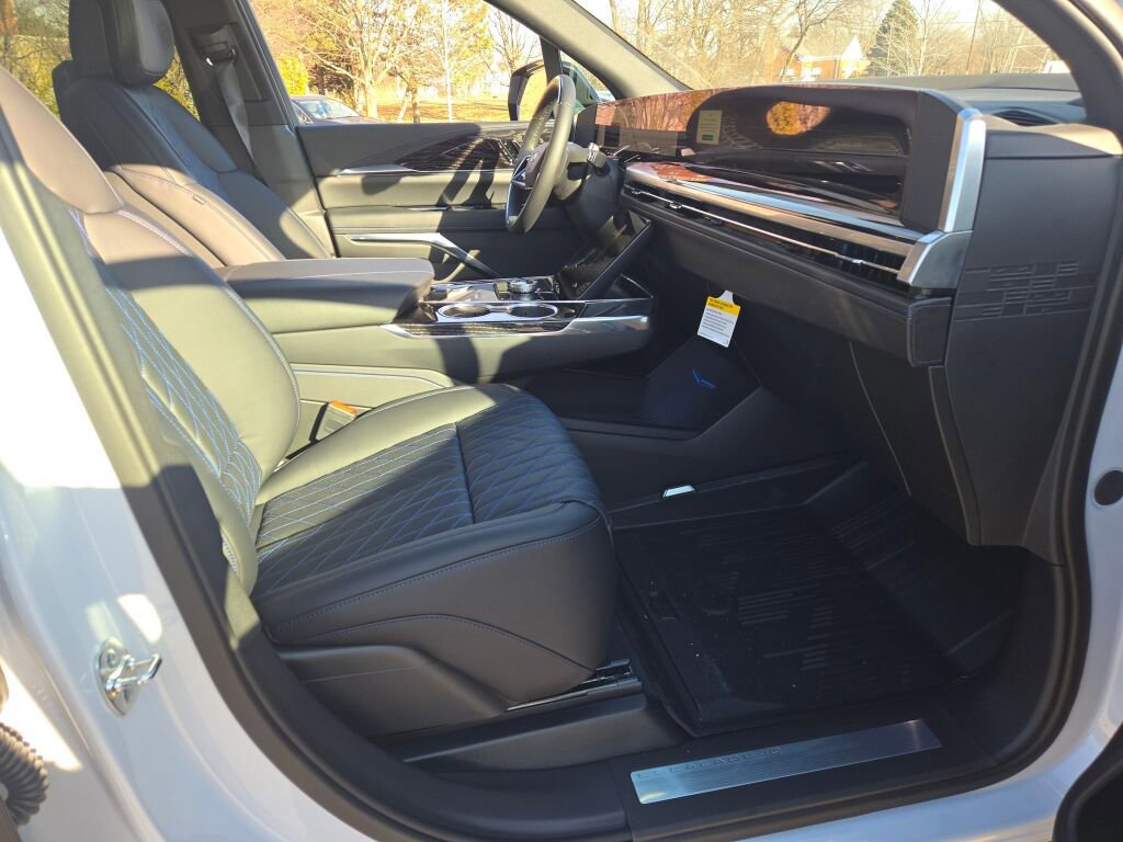 New 2026 Cadillac Escalade IQ Luxury 1 w/ LPO, Floor Liner Package AWD/4WD image 6